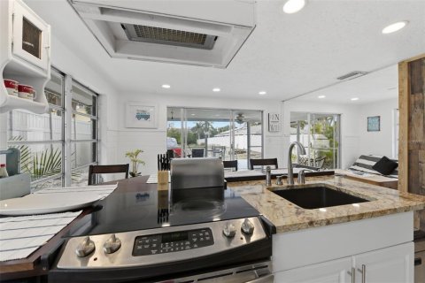 House in Sarasota, Florida 2 bedrooms, 89.74 sq.m. № 2205142 - photo 7