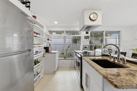 House in Sarasota, Florida 2 bedrooms, 89.74 sq.m. № 2205142 - photo 5
