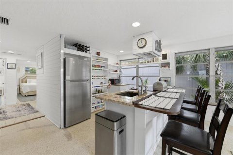 House in Sarasota, Florida 2 bedrooms, 89.74 sq.m. № 2205142 - photo 6