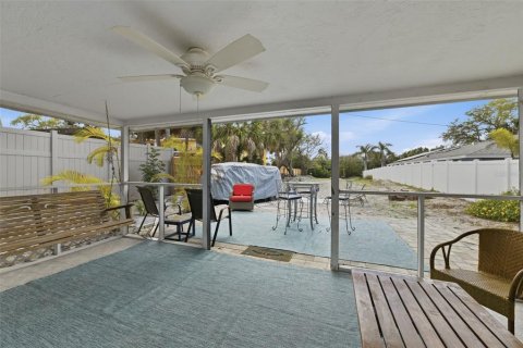 House in Sarasota, Florida 2 bedrooms, 89.74 sq.m. № 2205142 - photo 23