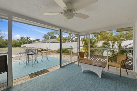 House in Sarasota, Florida 2 bedrooms, 89.74 sq.m. № 2205142 - photo 22