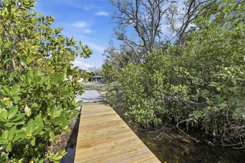 House in Sarasota, Florida 2 bedrooms, 89.74 sq.m. № 2205142 - photo 25