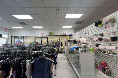 Immobilier commercial à vendre à Hialeah, Floride № 2158164 - photo 3