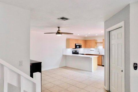 Adosado en alquiler en Lake Worth, Florida, 2 dormitorios, 130.53 m2 № 2083862 - foto 13