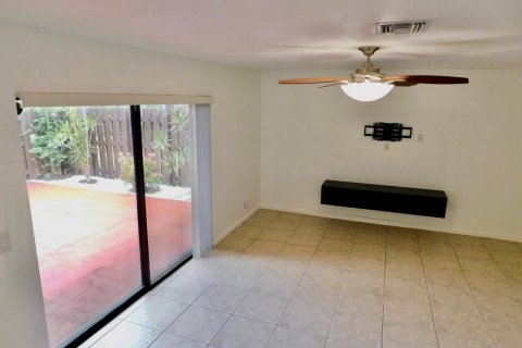 Adosado en alquiler en Lake Worth, Florida, 2 dormitorios, 130.53 m2 № 2083862 - foto 19