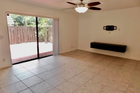 Adosado en alquiler en Lake Worth, Florida, 2 dormitorios, 130.53 m2 № 2083862 - foto 18