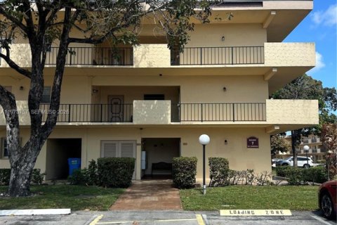 Condominio en alquiler en Hollywood, Florida, 1 dormitorio, 67.82 m2 № 2033352 - foto 2