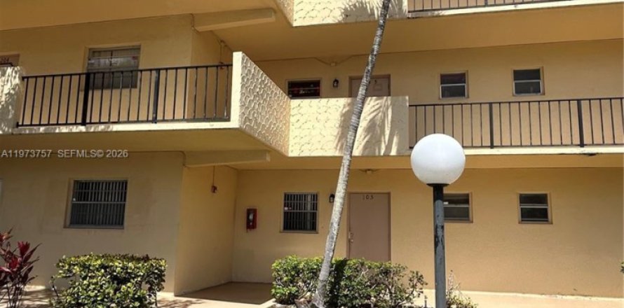 Condominio en Hollywood, Florida, 1 dormitorio  № 2033352