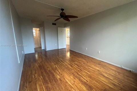 Condominio en alquiler en Hollywood, Florida, 1 dormitorio, 67.82 m2 № 2033352 - foto 26