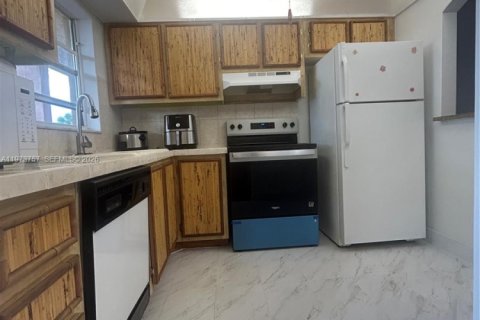 Condominio en alquiler en Hollywood, Florida, 1 dormitorio, 67.82 m2 № 2033352 - foto 24