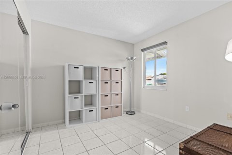 House in Miami, Florida 3 bedrooms, 116.03 sq.m. № 2069780 - photo 18