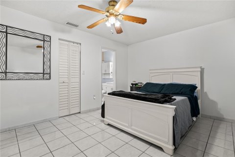 House in Miami, Florida 3 bedrooms, 116.03 sq.m. № 2069780 - photo 5