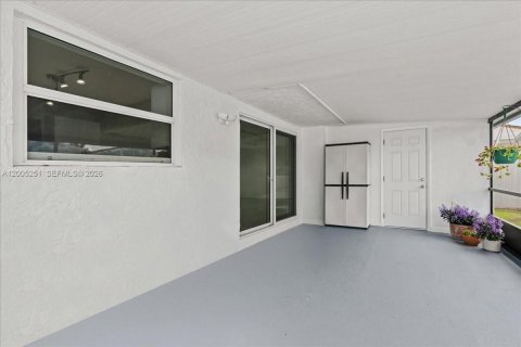 House in Miami, Florida 3 bedrooms, 116.03 sq.m. № 2069780 - photo 22