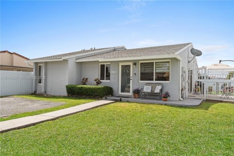 Casa en Miami, Florida 3 dormitorios, 116.03 m2 № 2069780