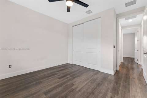 Casa en venta en Lake Worth, Florida, 4 dormitorios, 211.72 m2 № 1925491 - foto 29