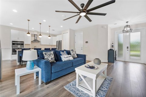 Casa en venta en Lake Worth, Florida, 4 dormitorios, 211.72 m2 № 1925491 - foto 7