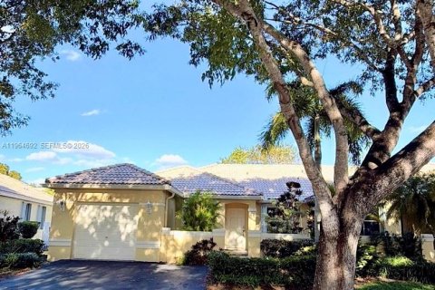 Casa en Weston, Florida 3 dormitorios, 131.92 m2 № 2081135