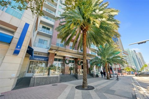 Condo in Miami, Florida, 1 bedroom № 2186350 - photo 14