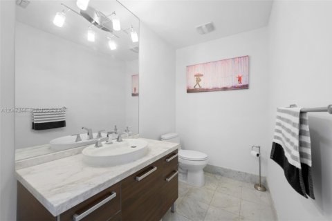 Condo in Miami, Florida, 1 bedroom № 2186350 - photo 6