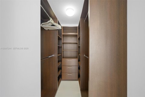 Condo in Miami, Florida, 1 bedroom № 2186350 - photo 10