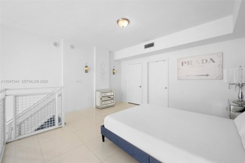 Condo in Miami, Florida, 1 bedroom № 2186350 - photo 9