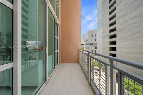 Condo in Miami, Florida, 1 bedroom № 2186350 - photo 13