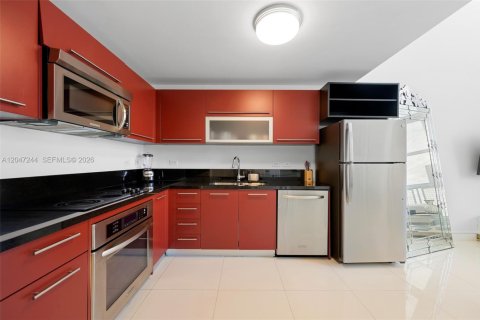 Condo in Miami, Florida, 1 bedroom № 2186350 - photo 4