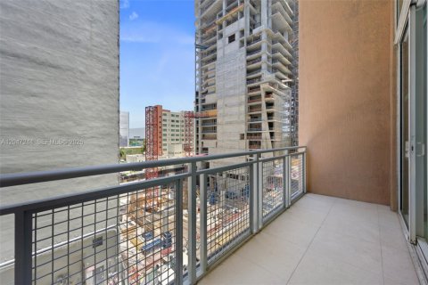 Condo in Miami, Florida, 1 bedroom № 2186350 - photo 12