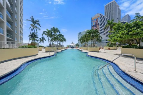 Condo in Miami, Florida, 1 bedroom № 2186350 - photo 20