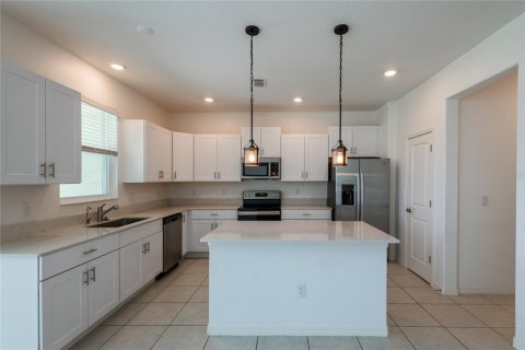 Townhouse in Land O' Lakes, Florida 4 bedrooms, 229.1 sq.m. № 2226343 - photo 18