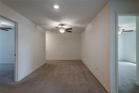Townhouse in Land O' Lakes, Florida 4 bedrooms, 229.1 sq.m. № 2226343 - photo 27