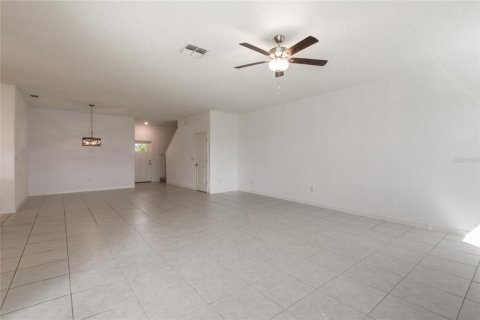 Townhouse in Land O' Lakes, Florida 4 bedrooms, 229.1 sq.m. № 2226343 - photo 17