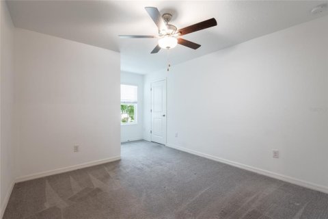 Townhouse in Land O' Lakes, Florida 4 bedrooms, 229.1 sq.m. № 2226343 - photo 7