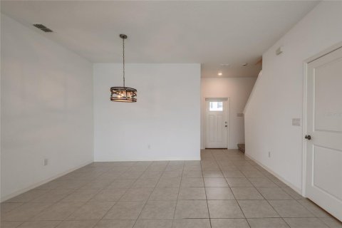 Townhouse in Land O' Lakes, Florida 4 bedrooms, 229.1 sq.m. № 2226343 - photo 13