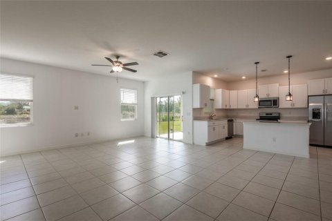 Townhouse in Land O' Lakes, Florida 4 bedrooms, 229.1 sq.m. № 2226343 - photo 14