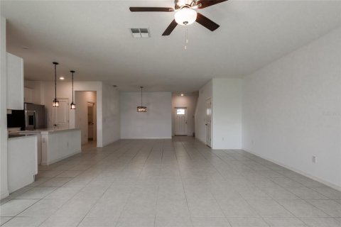 Townhouse in Land O' Lakes, Florida 4 bedrooms, 229.1 sq.m. № 2226343 - photo 16