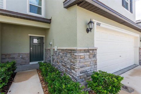 Townhouse in Land O' Lakes, Florida 4 bedrooms, 229.1 sq.m. № 2226343 - photo 3