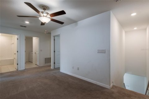 Townhouse in Land O' Lakes, Florida 4 bedrooms, 229.1 sq.m. № 2226343 - photo 25