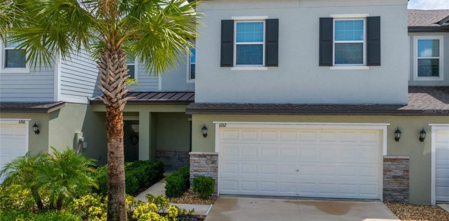 Townhouse in Land O' Lakes, Florida 4 bedrooms, 229.1 sq.m. № 2226343