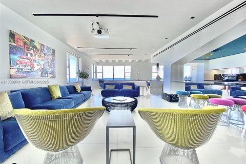Condo in Miami Beach, Florida, 4 bedrooms  № 1994555 - photo 15