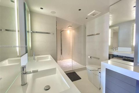 Condo in Miami Beach, Florida, 4 bedrooms  № 1994555 - photo 12