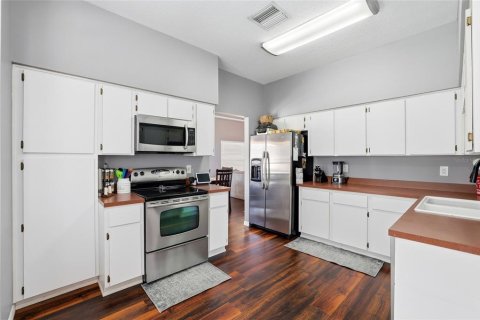 Villa ou maison à louer à Tampa, Floride: 4 chambres, 212.65 m2 № 2388624 - photo 15