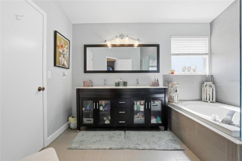 Villa ou maison à louer à Tampa, Floride: 4 chambres, 212.65 m2 № 2388624 - photo 27