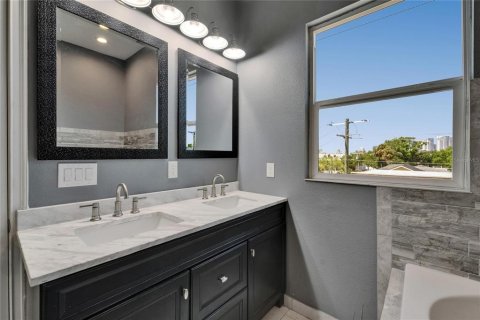 Adosado en venta en Tampa, Florida, 3 dormitorios, 204.38 m2 № 1680288 - foto 28