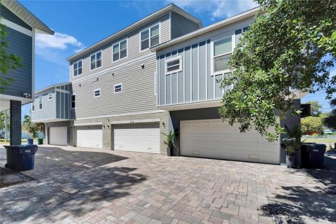 Adosado en venta en Tampa, Florida, 3 dormitorios, 204.38 m2 № 1680288 - foto 29