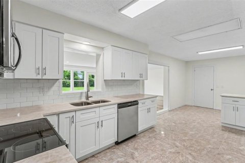 House in Lakeland, Florida 3 bedrooms, 166.11 sq.m. № 2207394 - photo 5