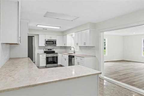 House in Lakeland, Florida 3 bedrooms, 166.11 sq.m. № 2207394 - photo 11