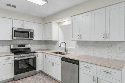 House in Lakeland, Florida 3 bedrooms, 166.11 sq.m. № 2207394 - photo 8