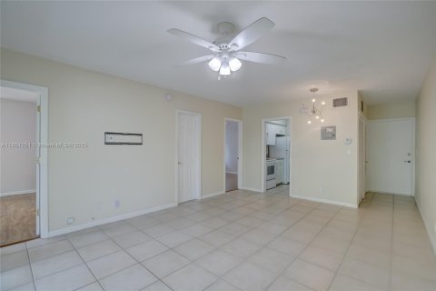 Copropriété à vendre à Fort Lauderdale, Floride: 2 chambres, 73.95 m2 № 1854832 - photo 3