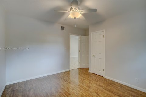 Copropriété à vendre à Fort Lauderdale, Floride: 2 chambres, 73.95 m2 № 1854832 - photo 15